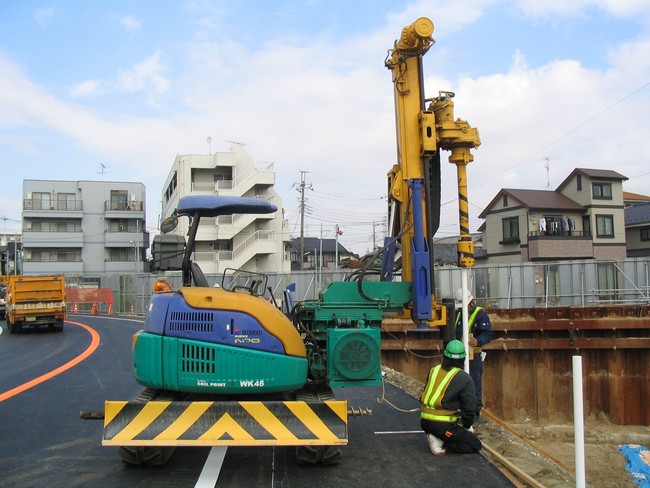 掘削機・アタッチメント_サクガイア_WK-45_道路工事_ガードレール支柱_低騒音